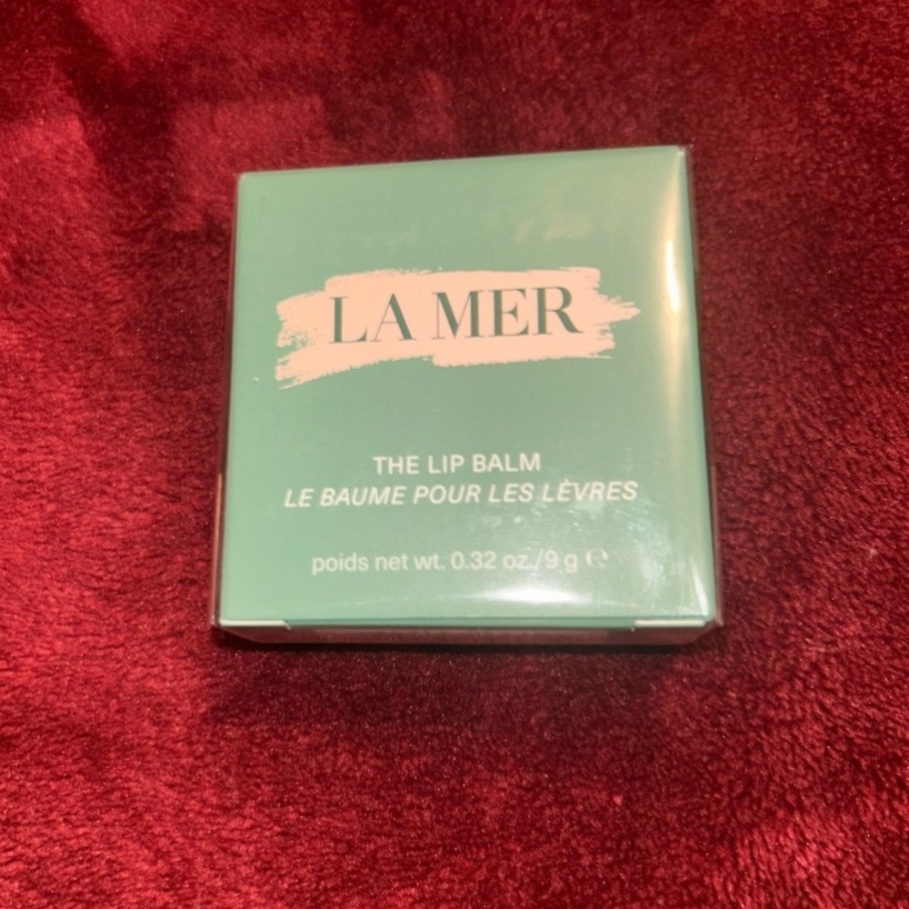 La Mer Lip Balm in Elegant Green Packaging